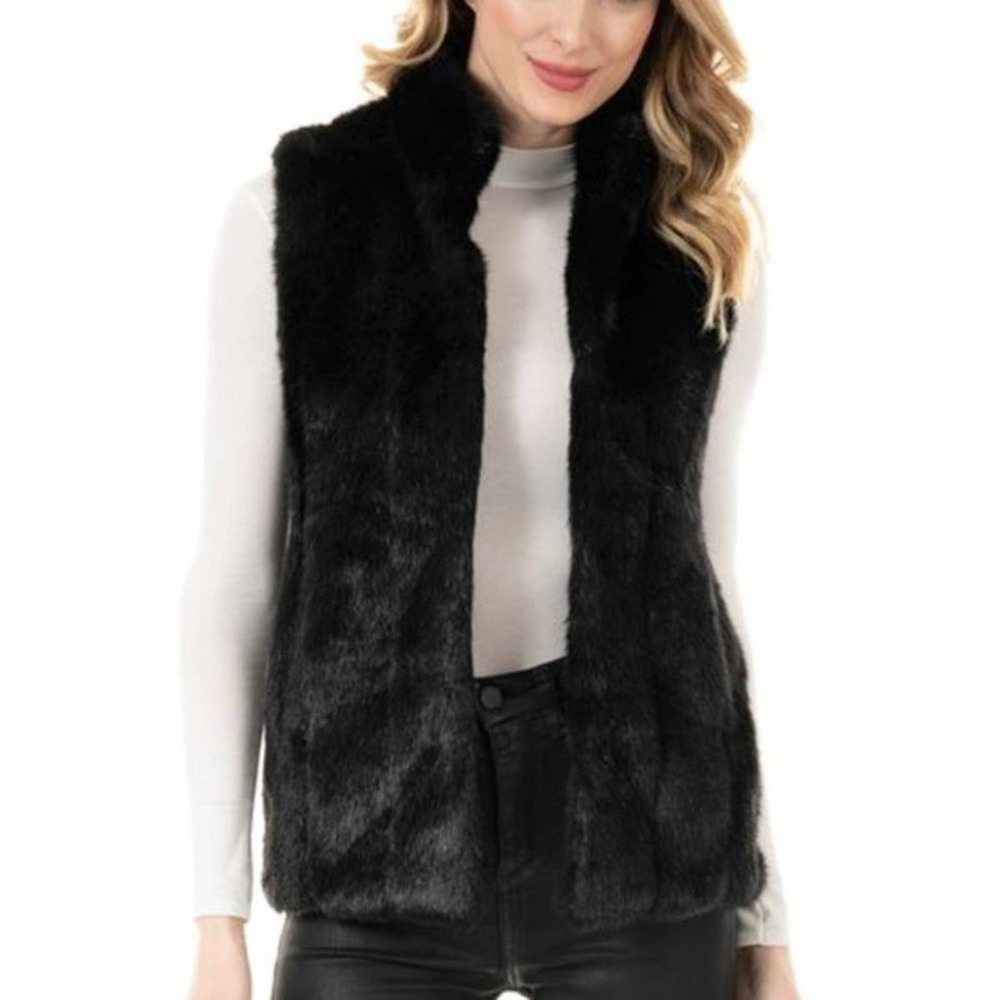 35.  Cejon black faux fur zipper vest Medium